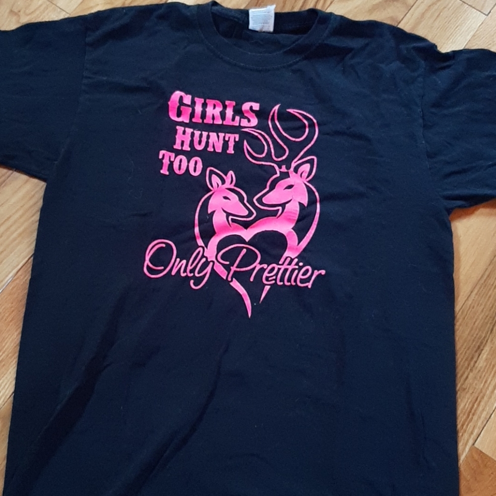 Girls hunt too shirt